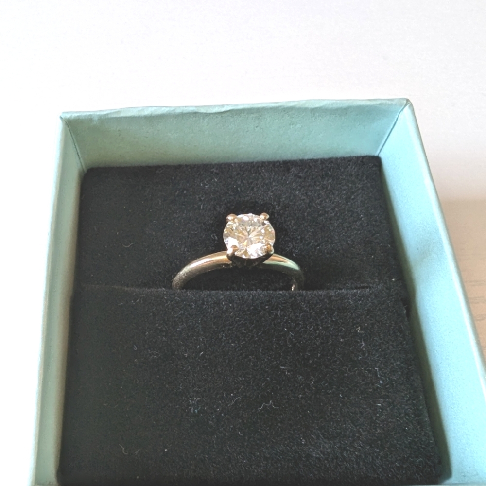 NWOT 10KT Yellow Gold Solitaire Engagement Ring with 1.00ct Moissanite Stone - Picture 2 of 9